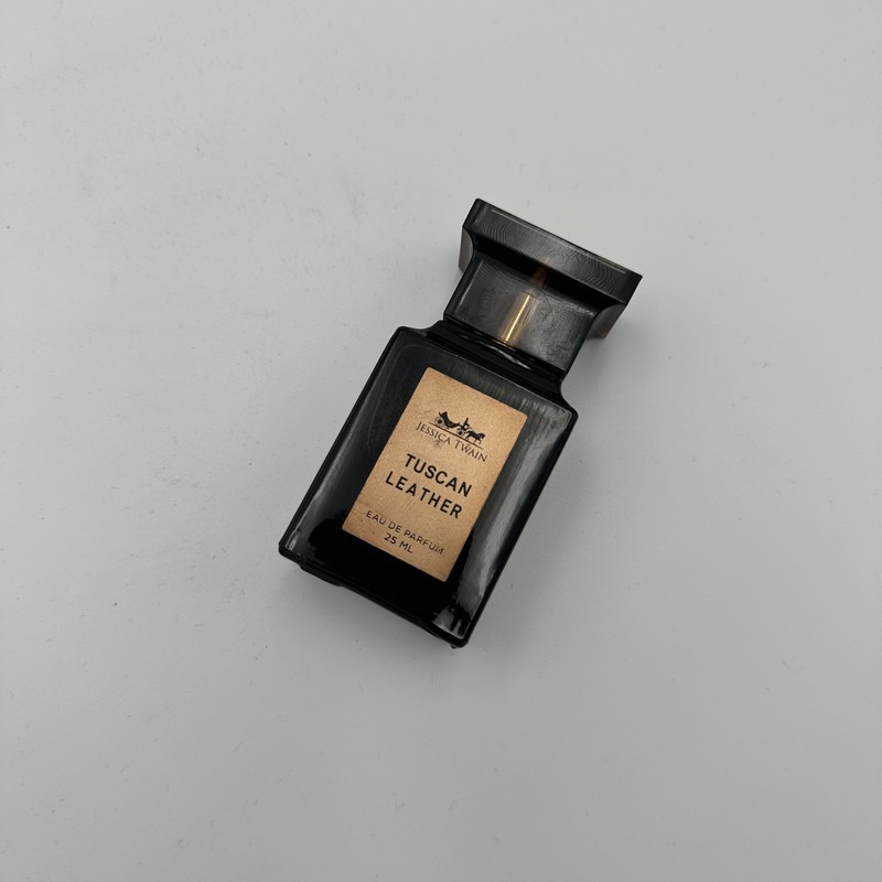 ادکلن مردانه جسیکا تواین مدل TOMFORD TUSCAN LEATHER