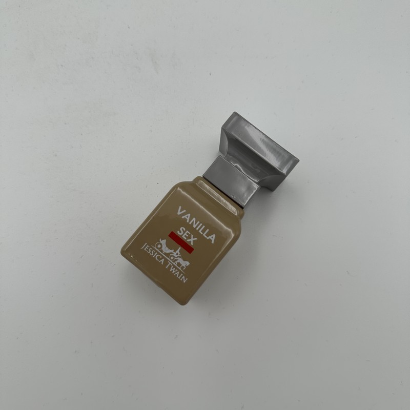 ادکلن جسیکا تواین مدل TOMFORD VANILLA SEX