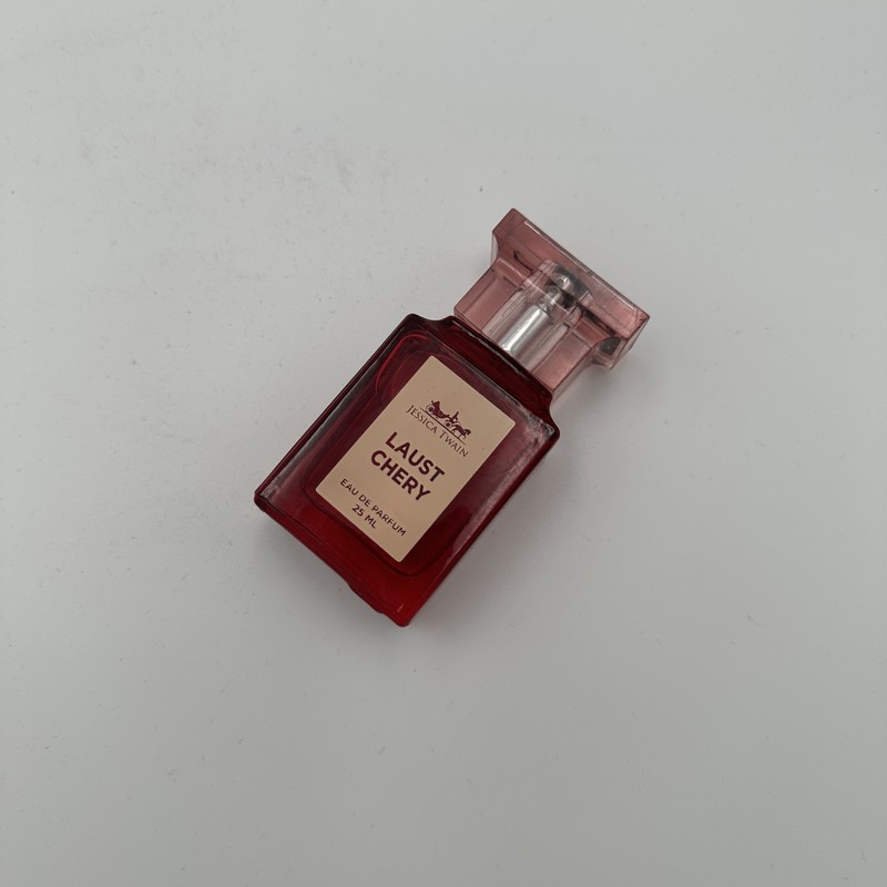 ادکلن جسیکا تواین مدل TOMFORD LAST CHERRY