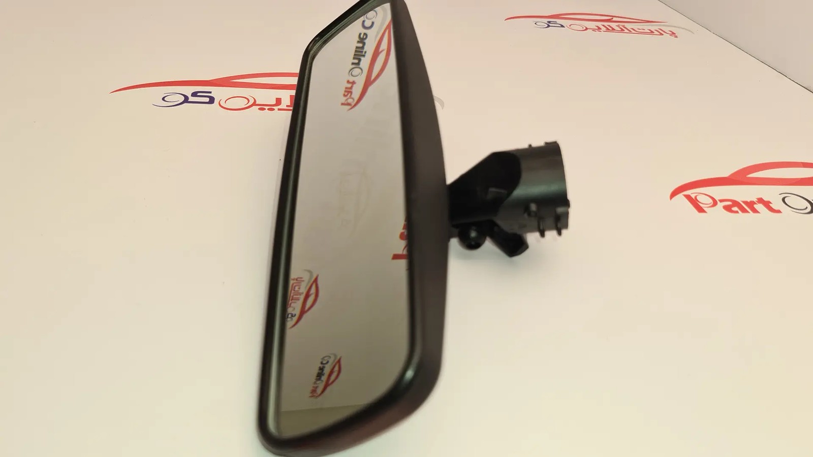آینه پژو 2008 داخل اطاق