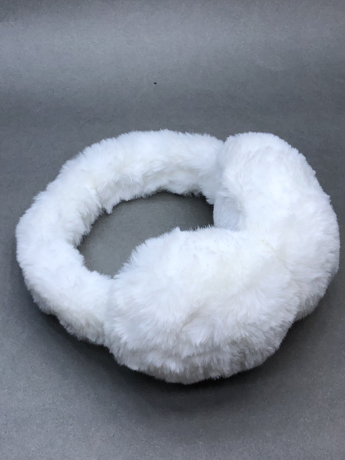 گوشگیر پشمی زنانه