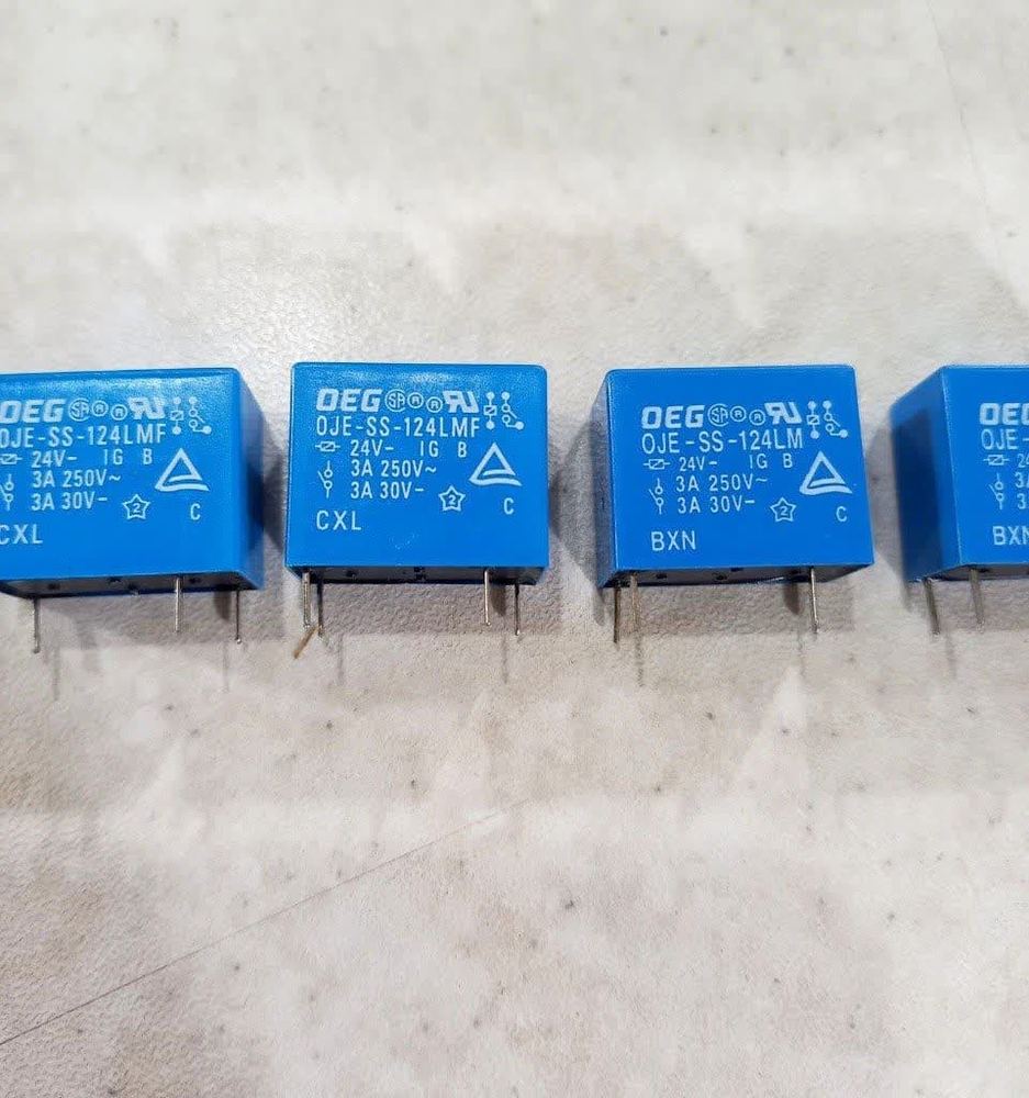 رله بند انگشتی پکیجی 24V,5A آکبند 4 پایه برند OEG