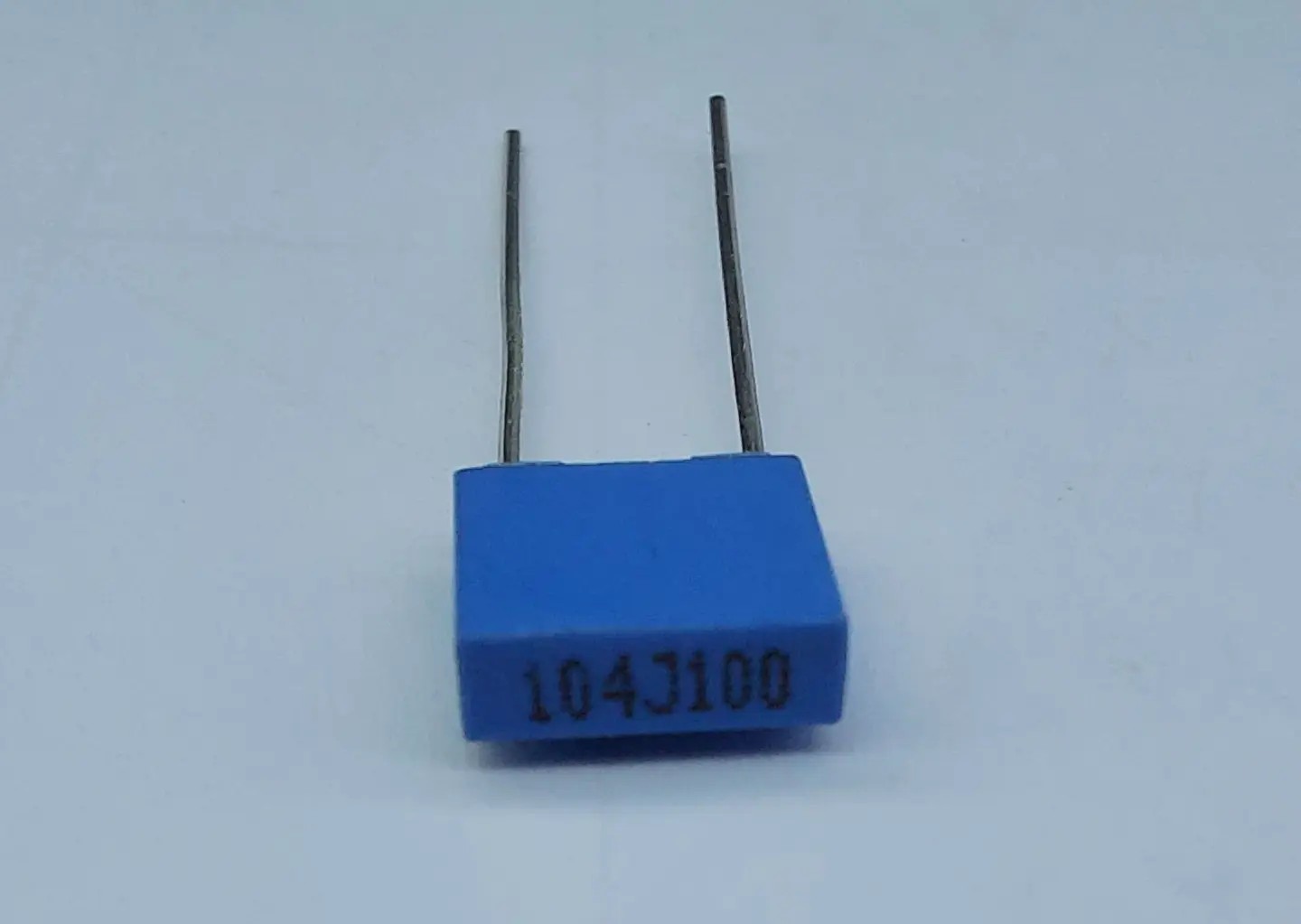 MKT CAPACITOR 104J 100NF 100V