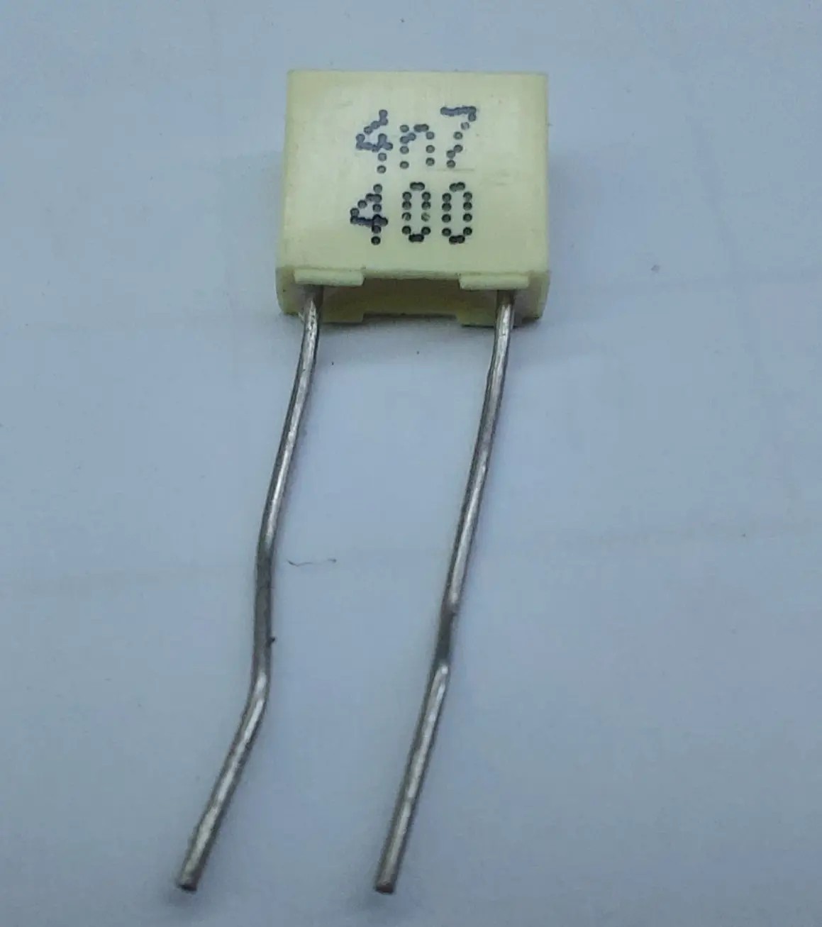 MKT CAPACITOR 4N7J 4.7NF 400V