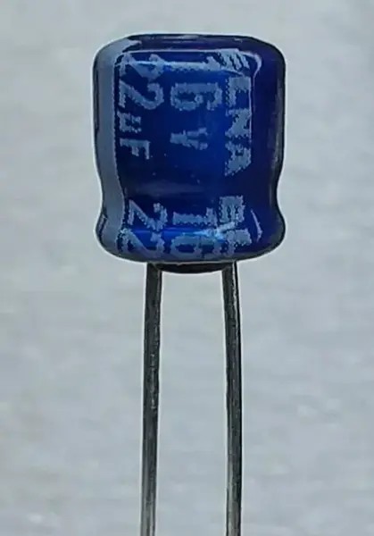 Aluminum Electrolytic Capacitors 22UF 16V 5*5mm