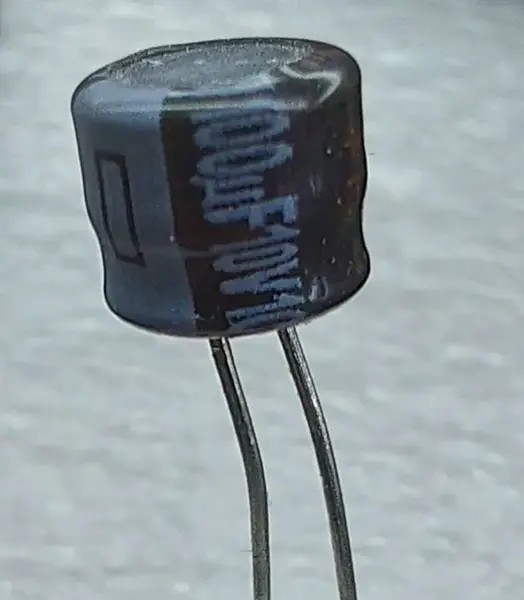 Aluminum Electrolytic Capacitors 100UF 10V 5*6mm