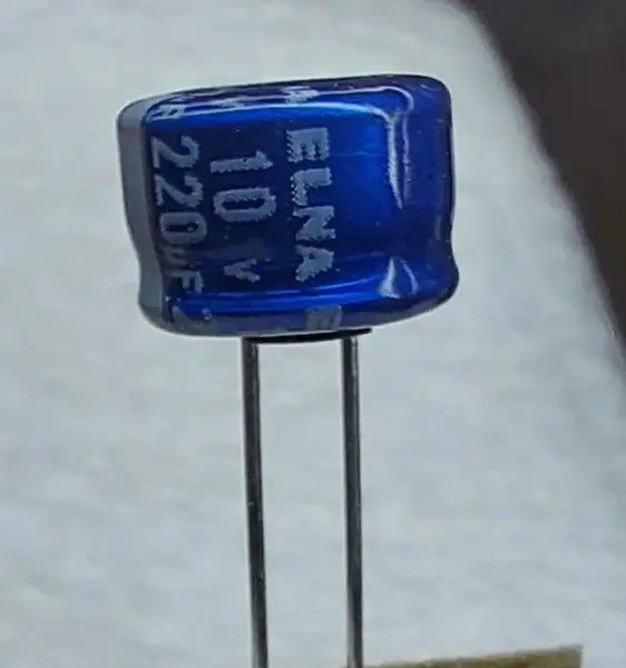 Aluminum Electrolytic Capacitors 220UF 10V 5*8mm