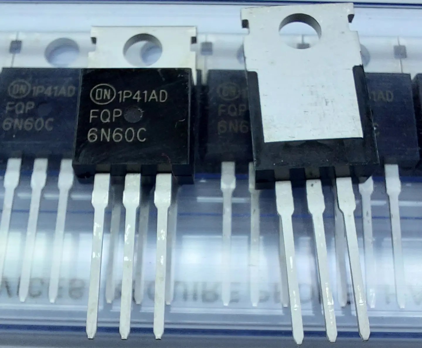 MOSFET FQP6N60C