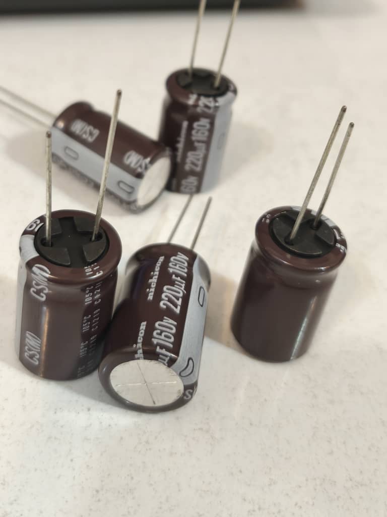 خازن الکترولیتی 220 میکروفاراد 160 ولت نیچیکون 220uf 160v nichicon