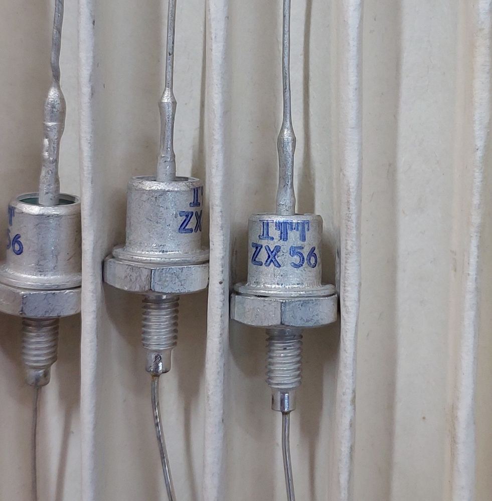 دیود زنر ۱۰ وات ۵۶ ولت ITT ZX 56.