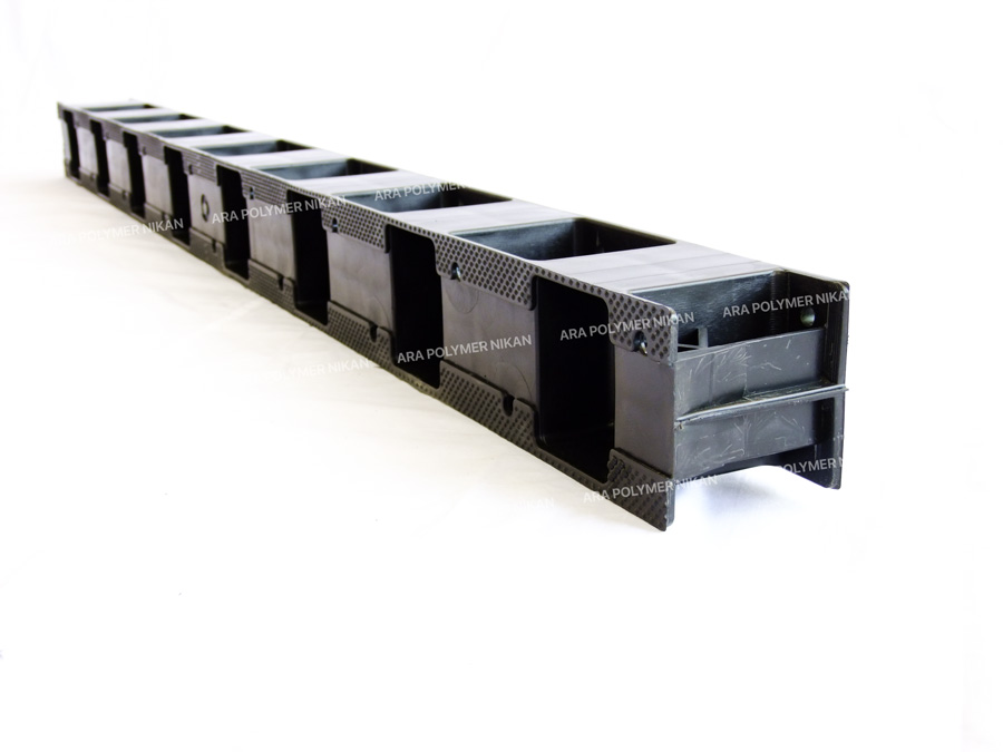 العارضة البلاستيكية (Plastic Batten)