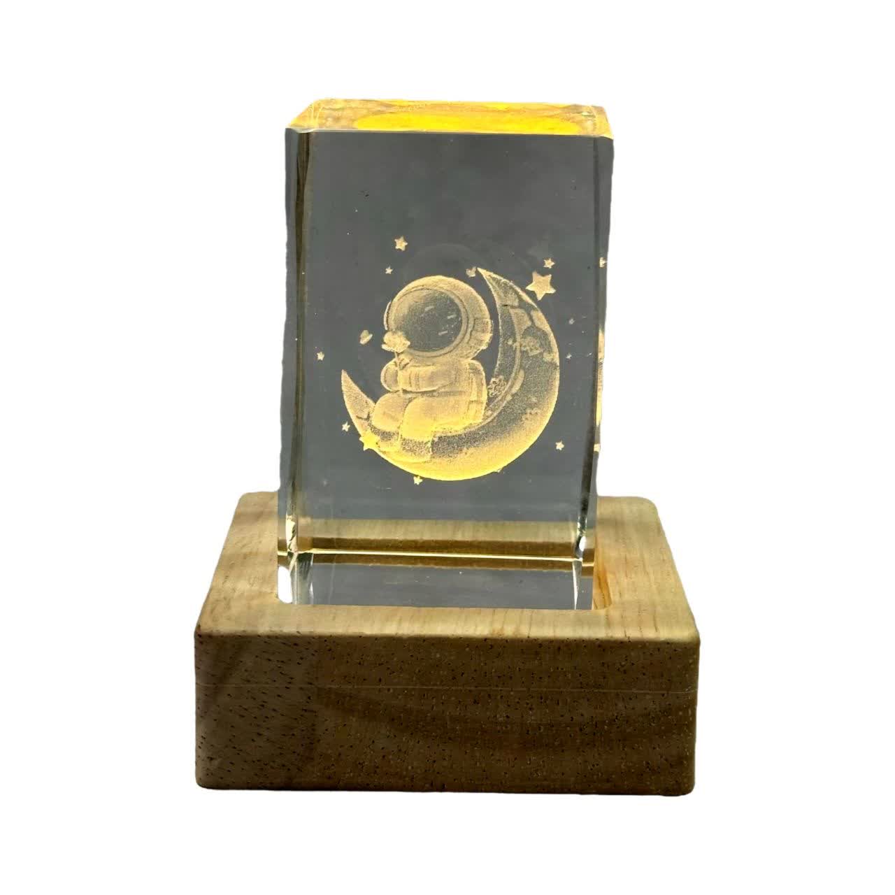 مکعب کریستال پایه چوبی سایز 8
