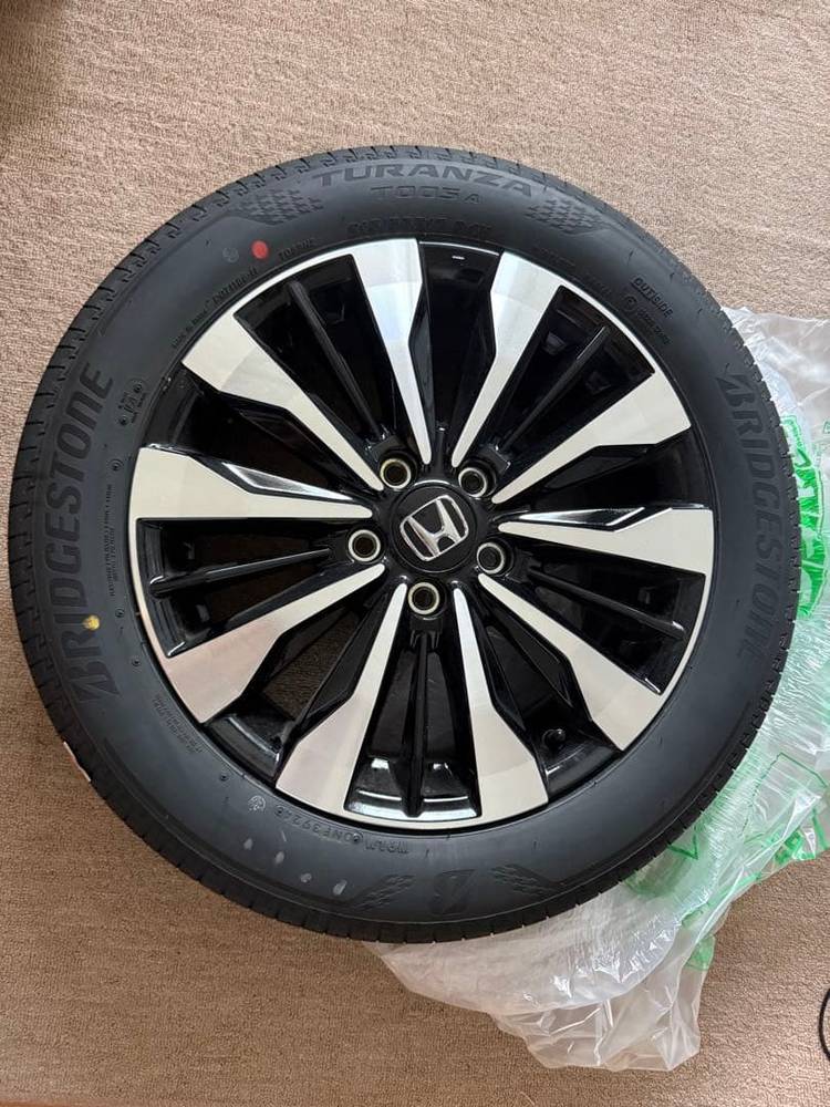 Honda - シンクロームJr様専用ホンダ wrv 新車外し17in タイア銀輪