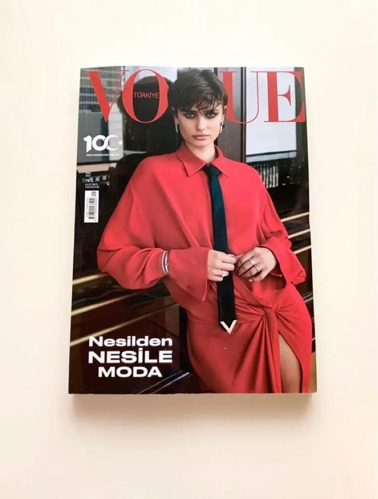 Vogue Turkey October 2023 Taylor Hill