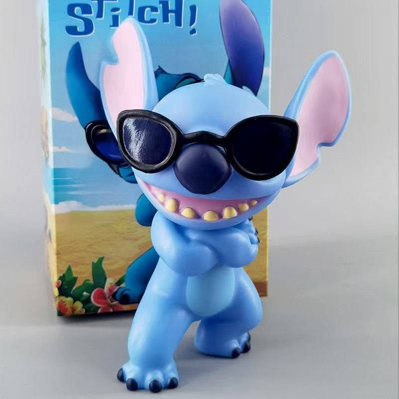 فیگو استیچ (Stitch) عینک‌دار