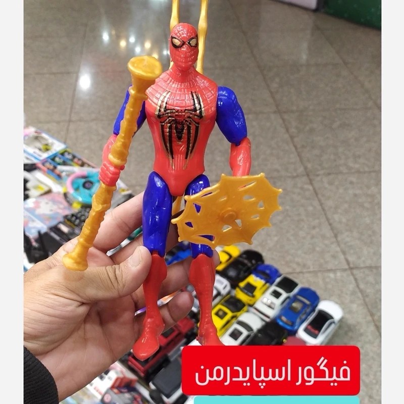 فیگور مردعنکبوتی با وسایل