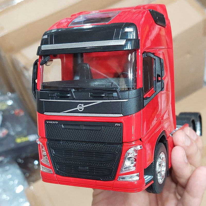 ولوو FH500 دو محور قرمز