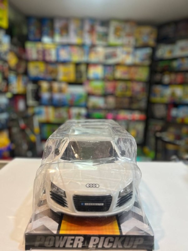 ماشین پسرانه سفید مدل AUDI