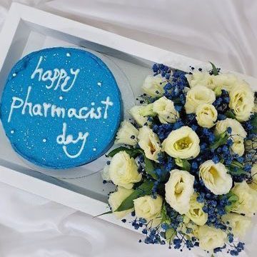 باکس گل و کیک آبی
