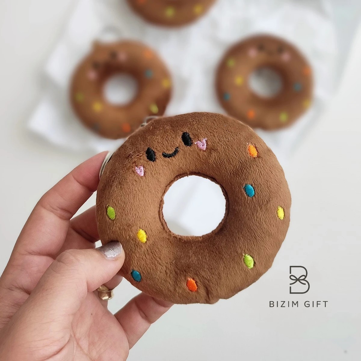 جاسوئیچی و آویز دونات