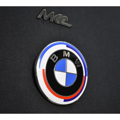 آرم صندوق و کاپوت BMW