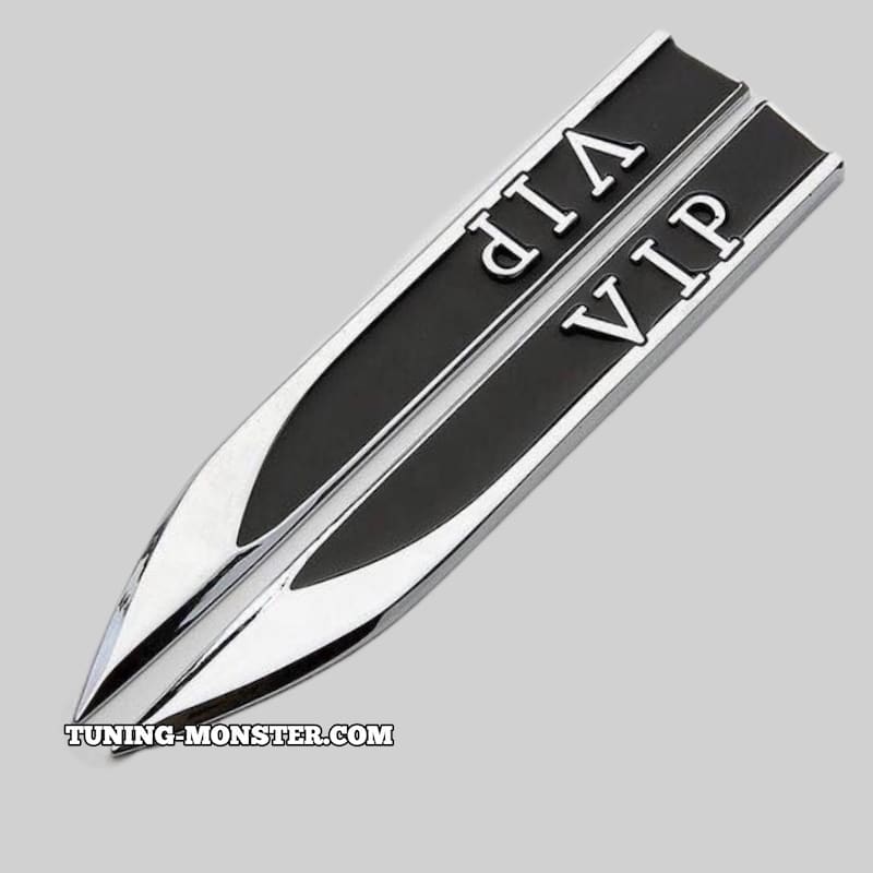 آرم استیل روی گلگیر VIP برند MONSTER