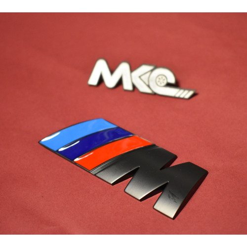 نوشته صندوق BMW ////M B