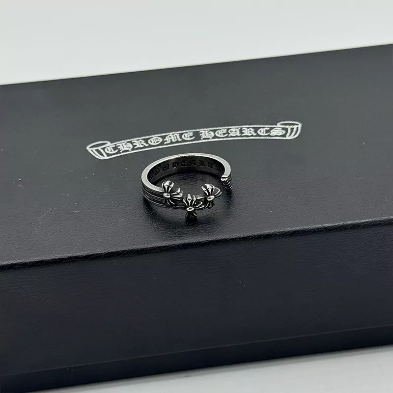 انگشتر کروم هارتز کد 10 (Chrome Hearts)