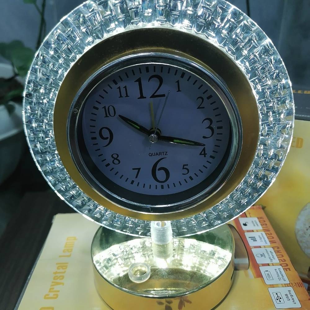 ساعت دکوری کریستالی با نورهای LED بسیار جذاب