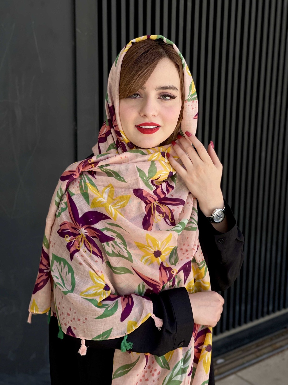 شال نخی طرح گل لیلیوم TRF