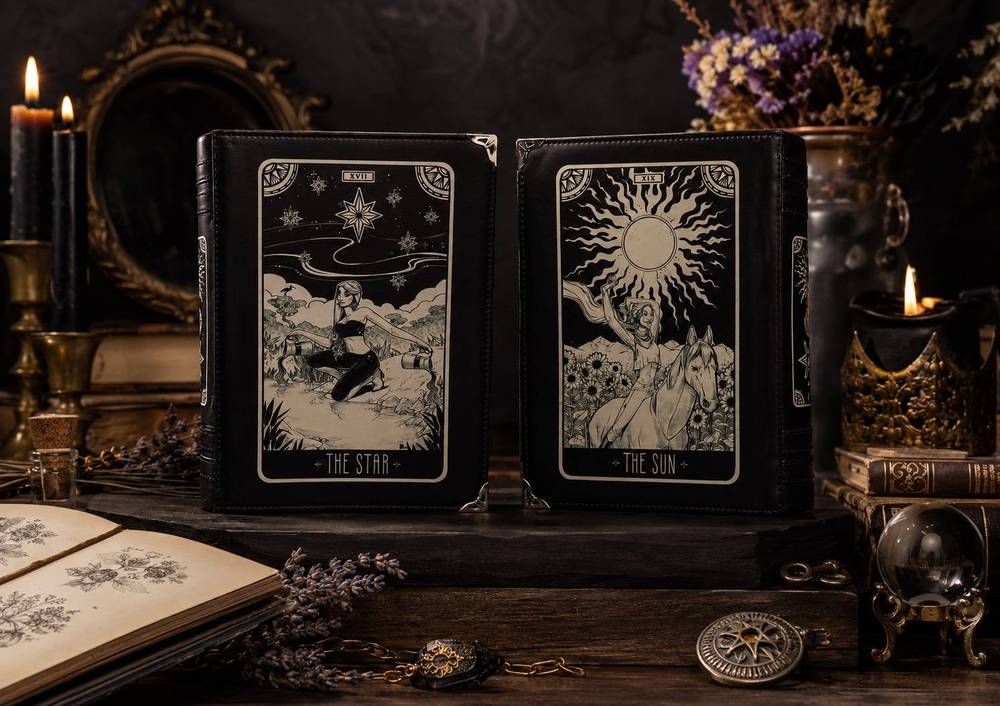 کیف گوتیک چرم کتابی طرح the sun/the moon