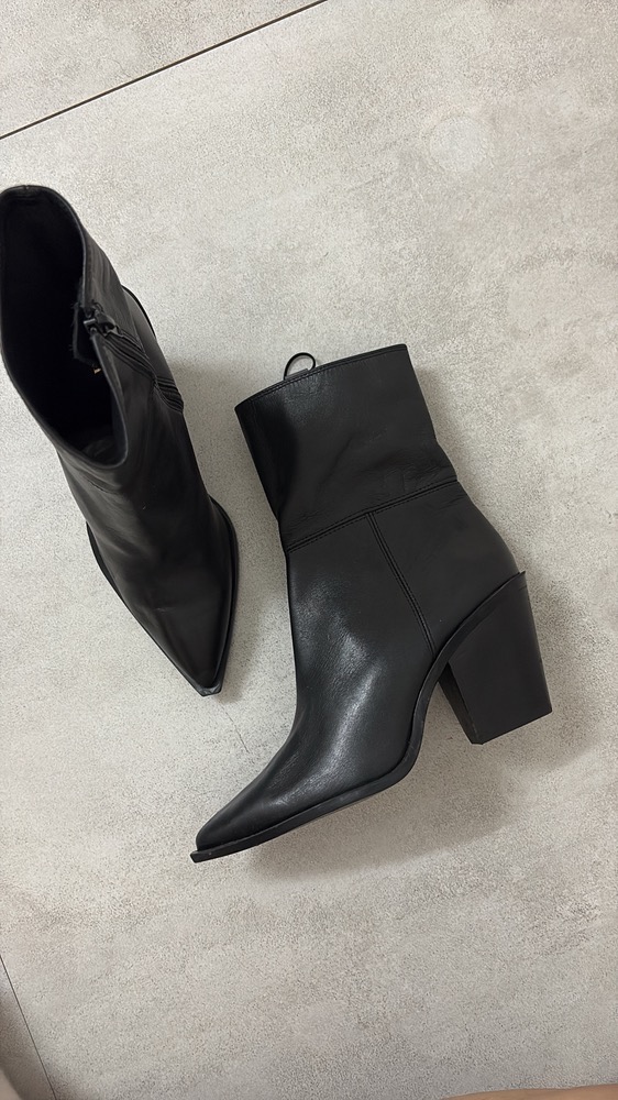 بوت Zara