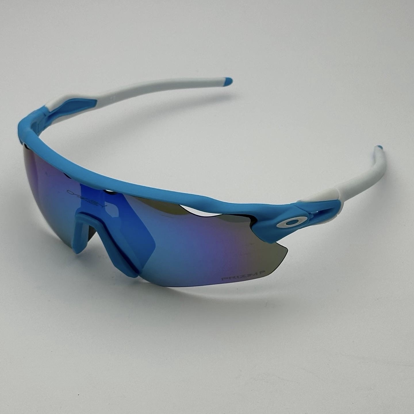 عینک آفتابی ورزشی اوکلی Oakley مدل Aero Shield |اسپرت Sport