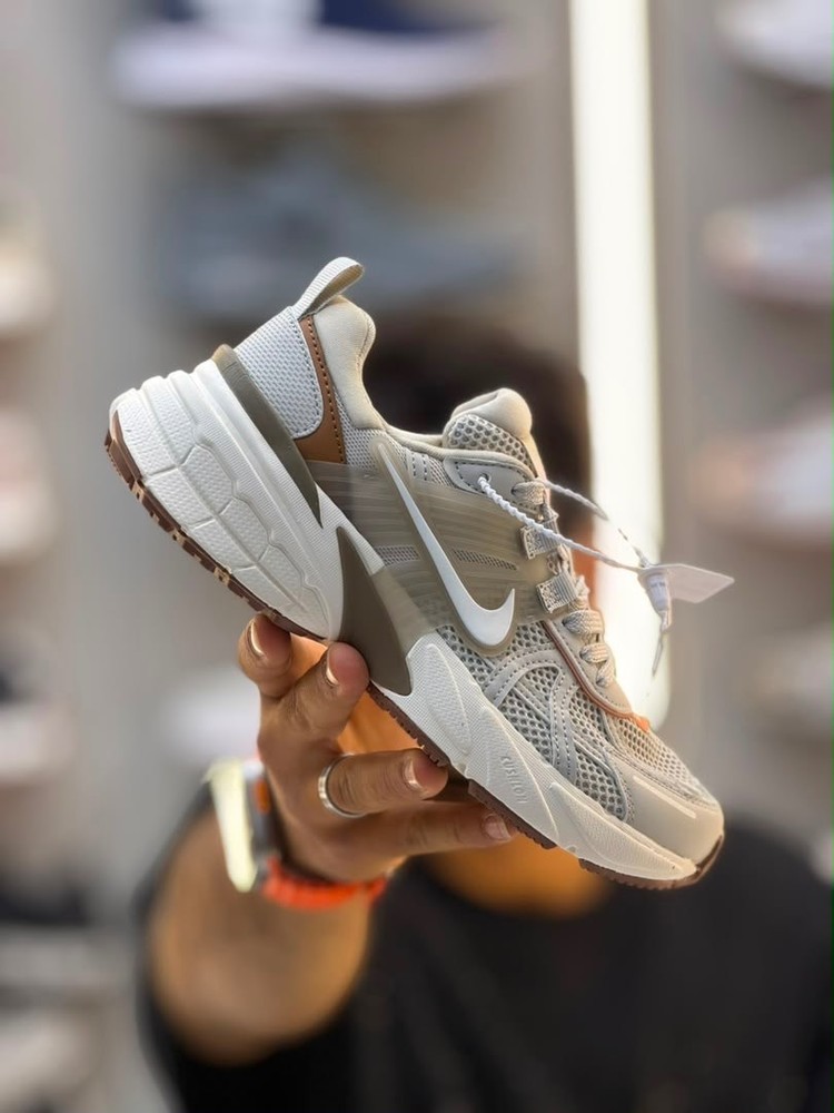 کفش اسپرت نایک V2K ران (Nike V2K Run)