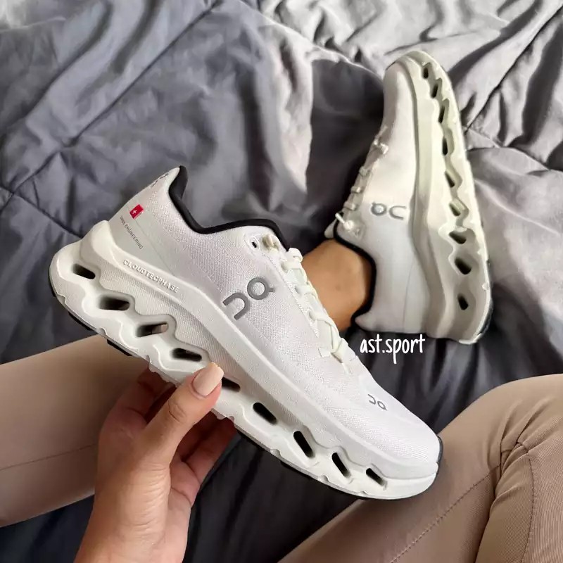 آن رانینگ | ON Running Pearl White