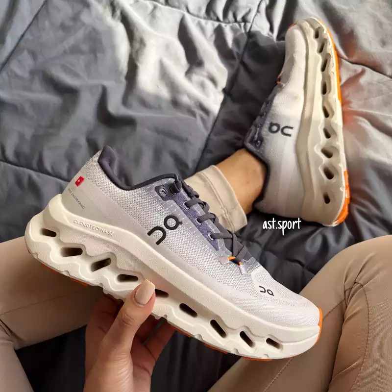 آن رانینگ | ON Running Peach White