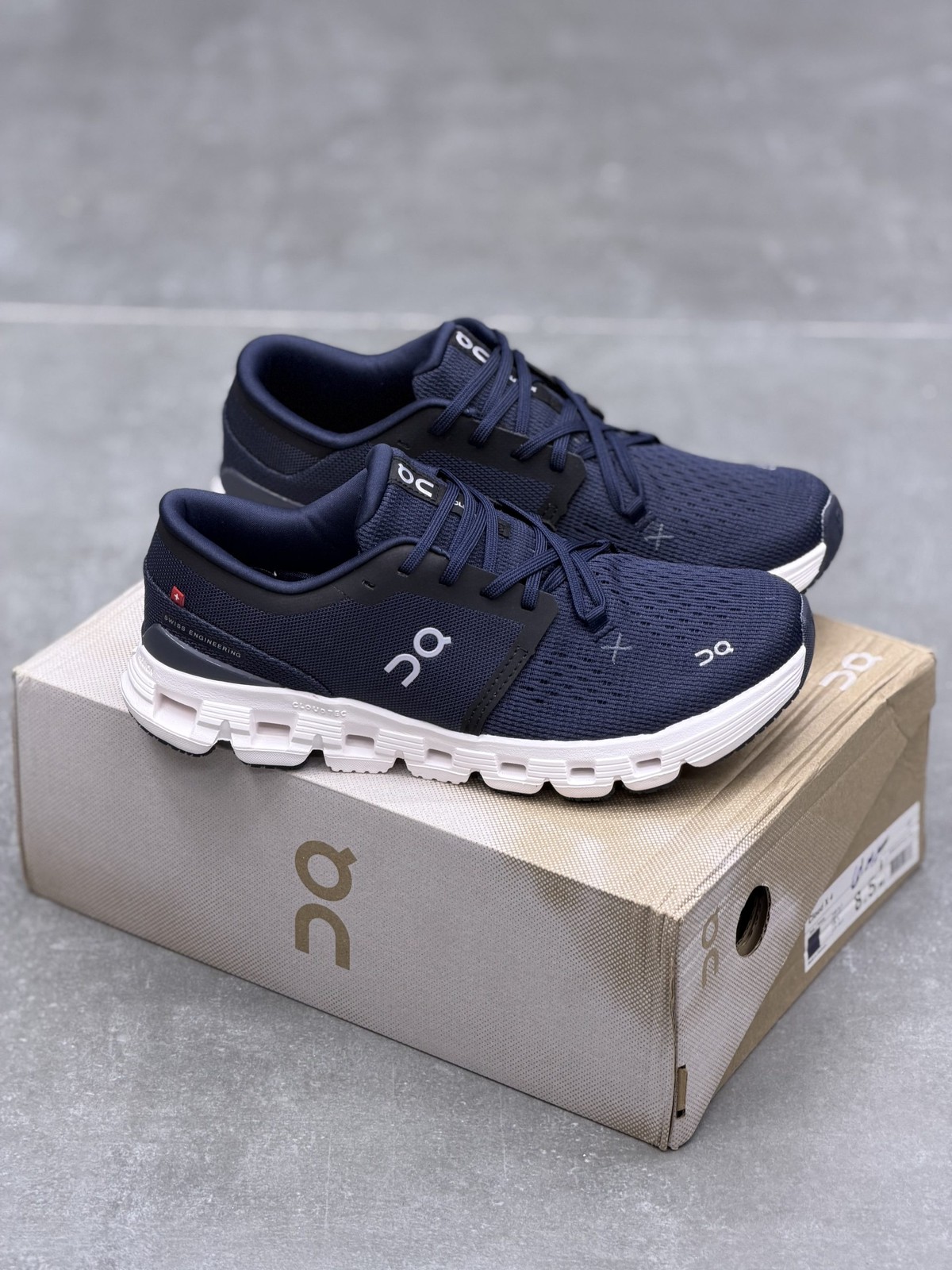 کتونی On Running سرمه‌ای