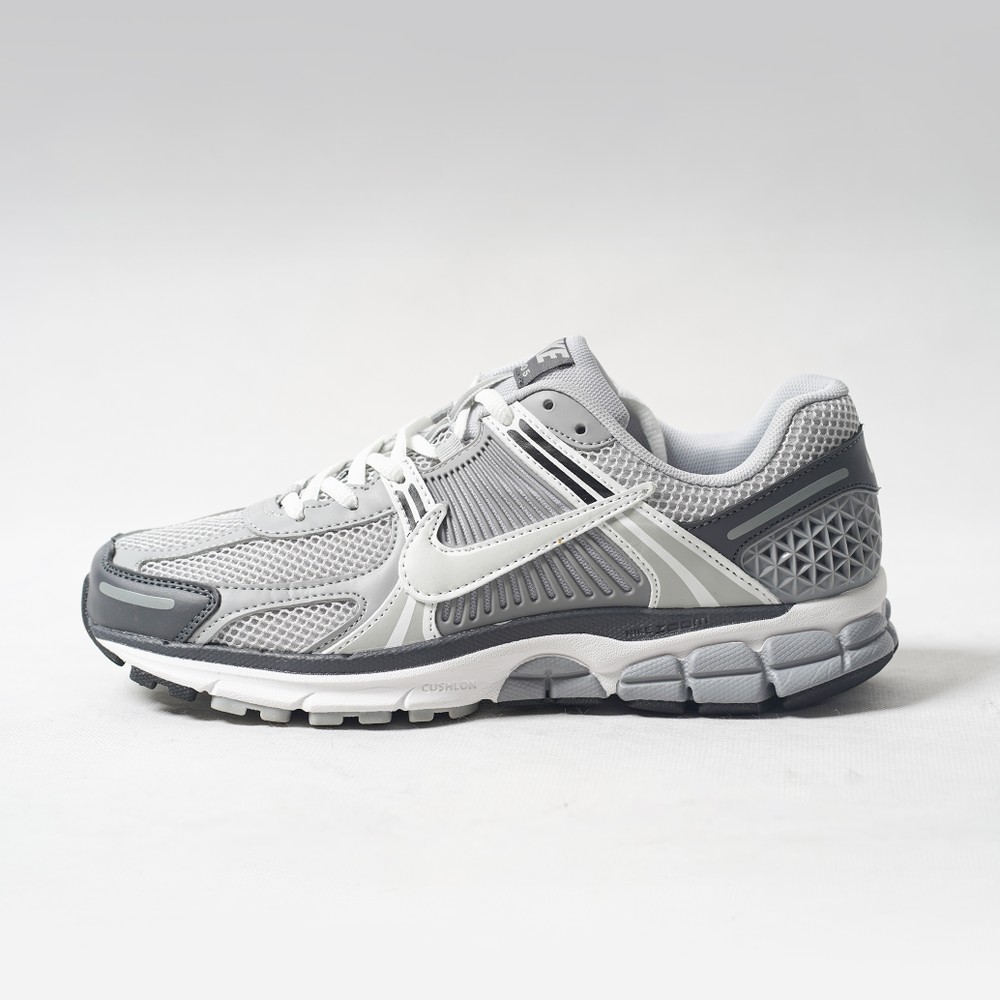 Nike VOMERO 5 کتونی وارداتی