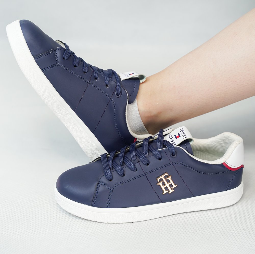 ونس Tommy