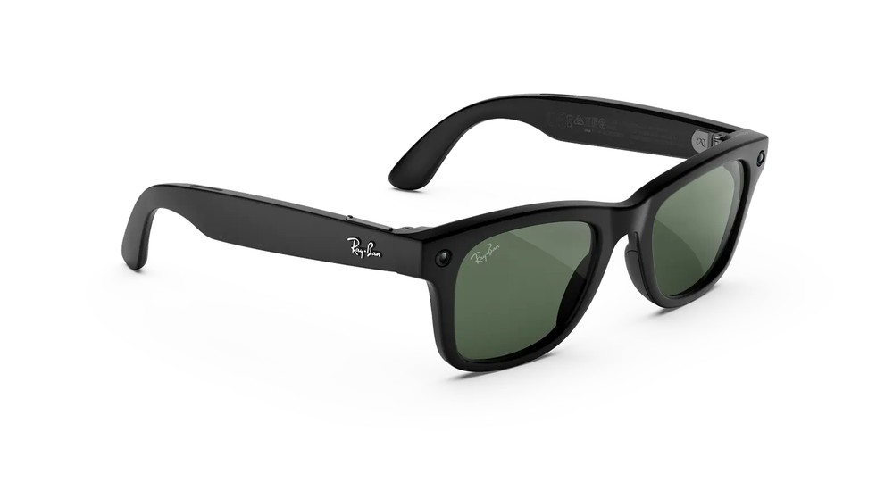 عینک : Wayfarer (Gen 3)Frame colour: Matte Black Lens colour: Transitions® Graphite Green - پی اس امیر