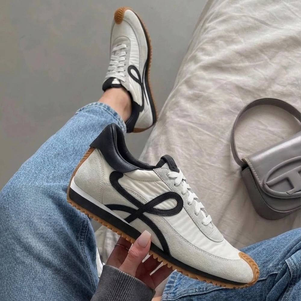 کتانی لووه فلو رانر سفید سرمه‌ای | LOEWE Flow Runner White Navy