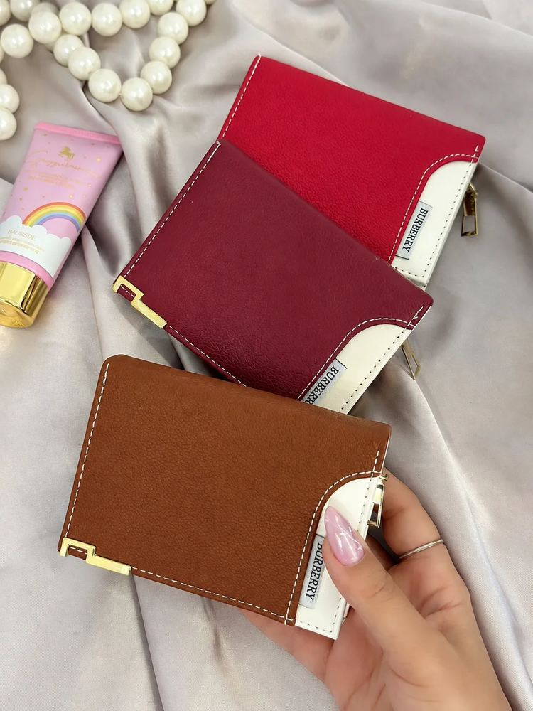 کیف پول زنانه ۹ جاکارتی زه‌دار طرح بربری قهوه‌ای