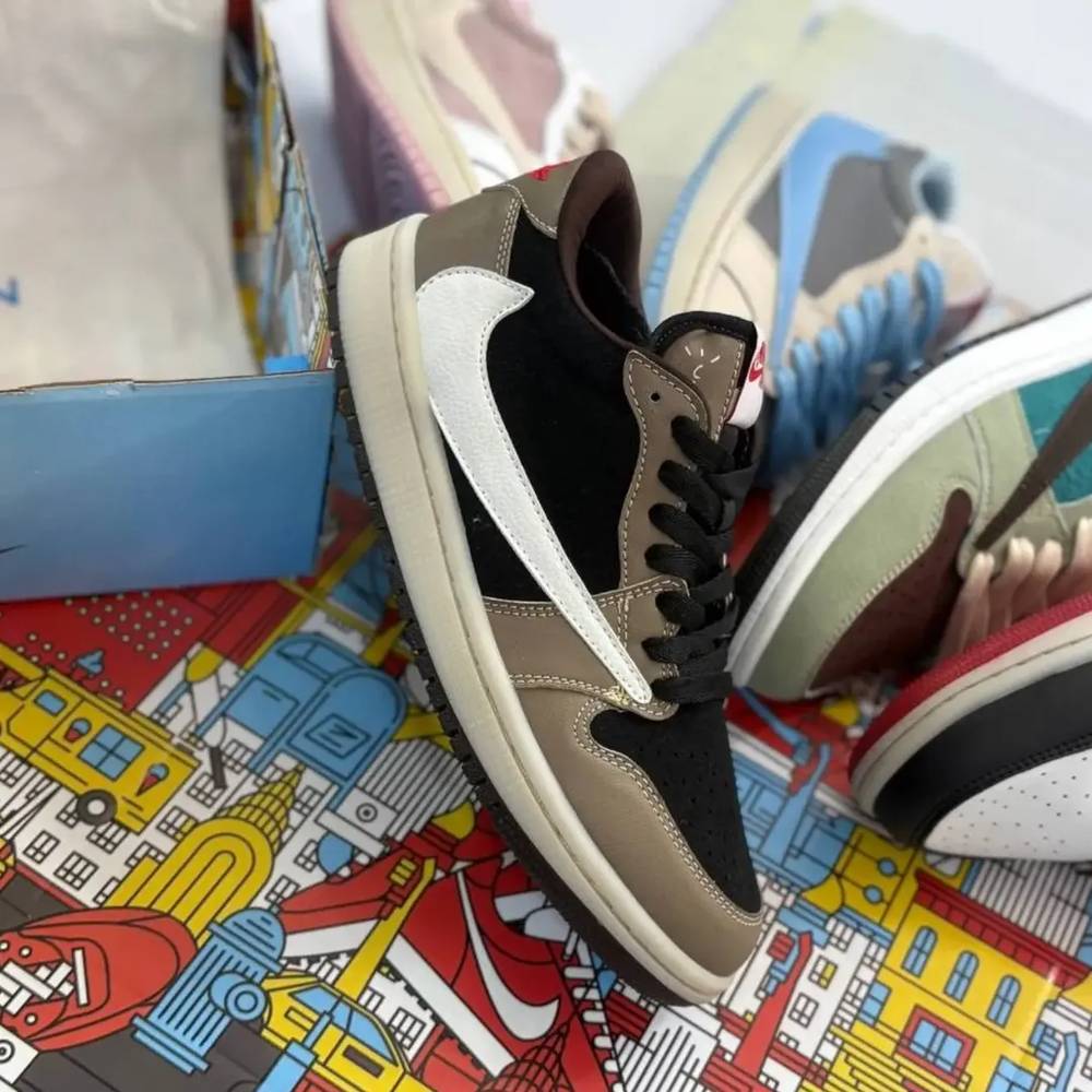 Nike Travis Low