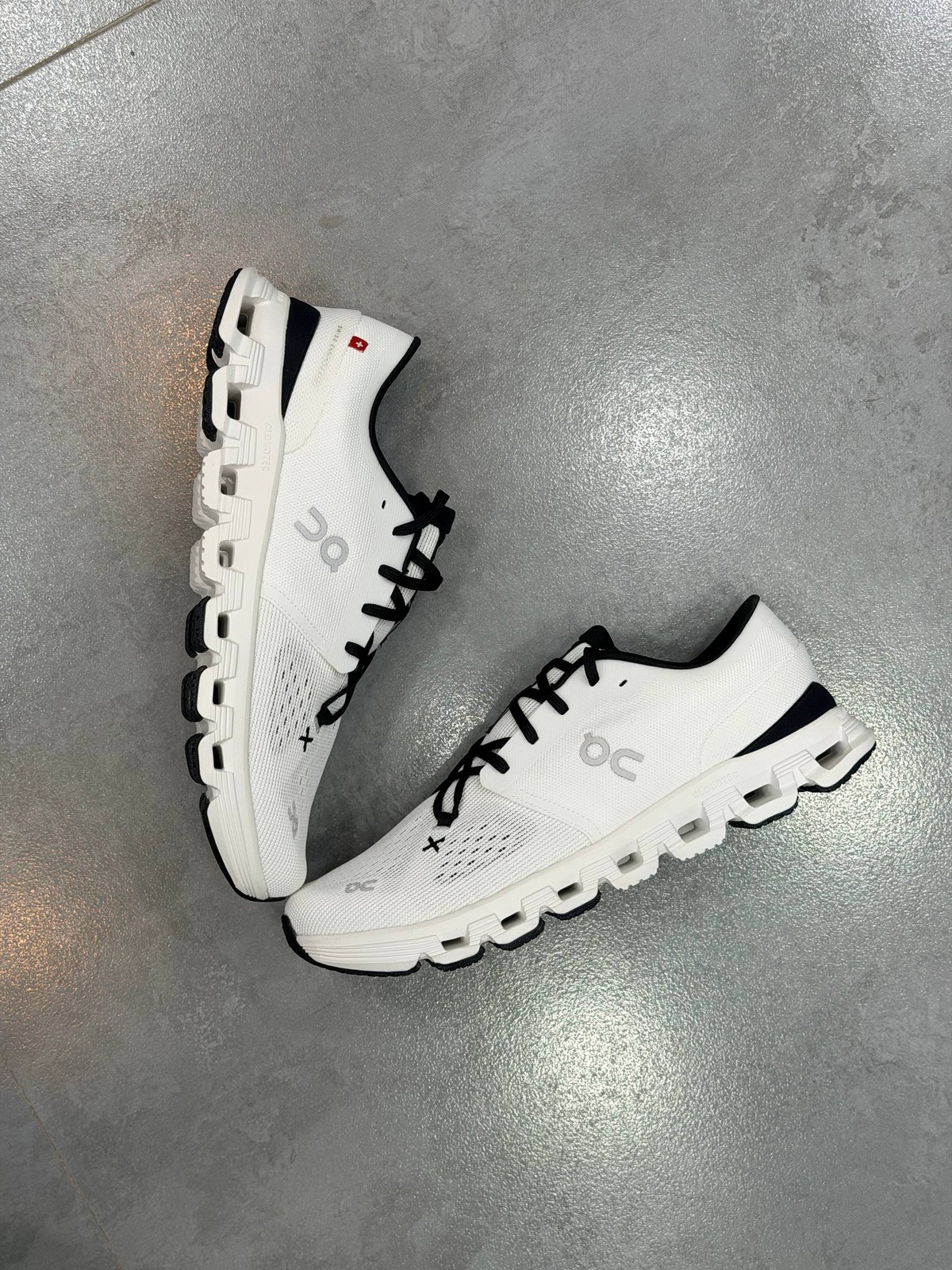 کلود ایکس 4 آنرانینگ سفید مشکی Cloud X 4 On Running White Black