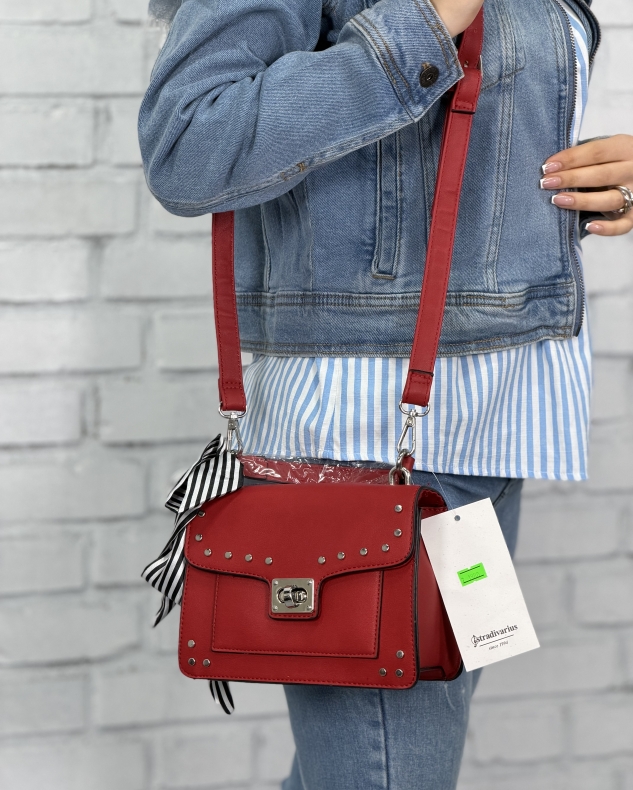 کیف قرمز اسکارف دار