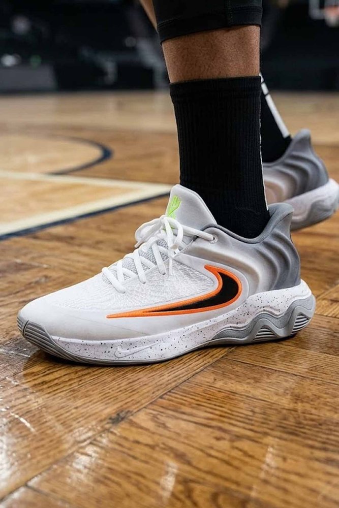 کفش بسکتبال Nike نایکی مردانه Giannis Immortality 4 – جزئیات سفید/نارنجی اورجینال