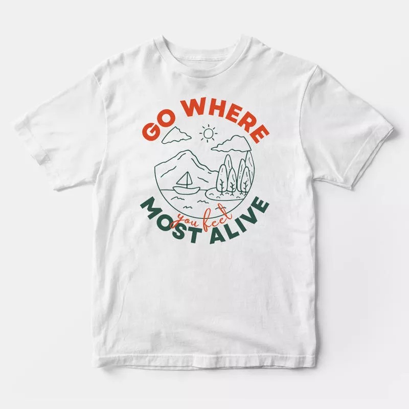تیشرت طرح «Go Where You Feel Most Alive» – برو جایی که بیشترین حس زندگی را داری