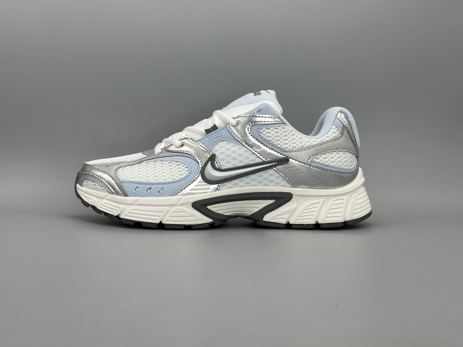 کتانی نایکی وی5 کی رانر سفيد سيلور آبی /Nike v5k