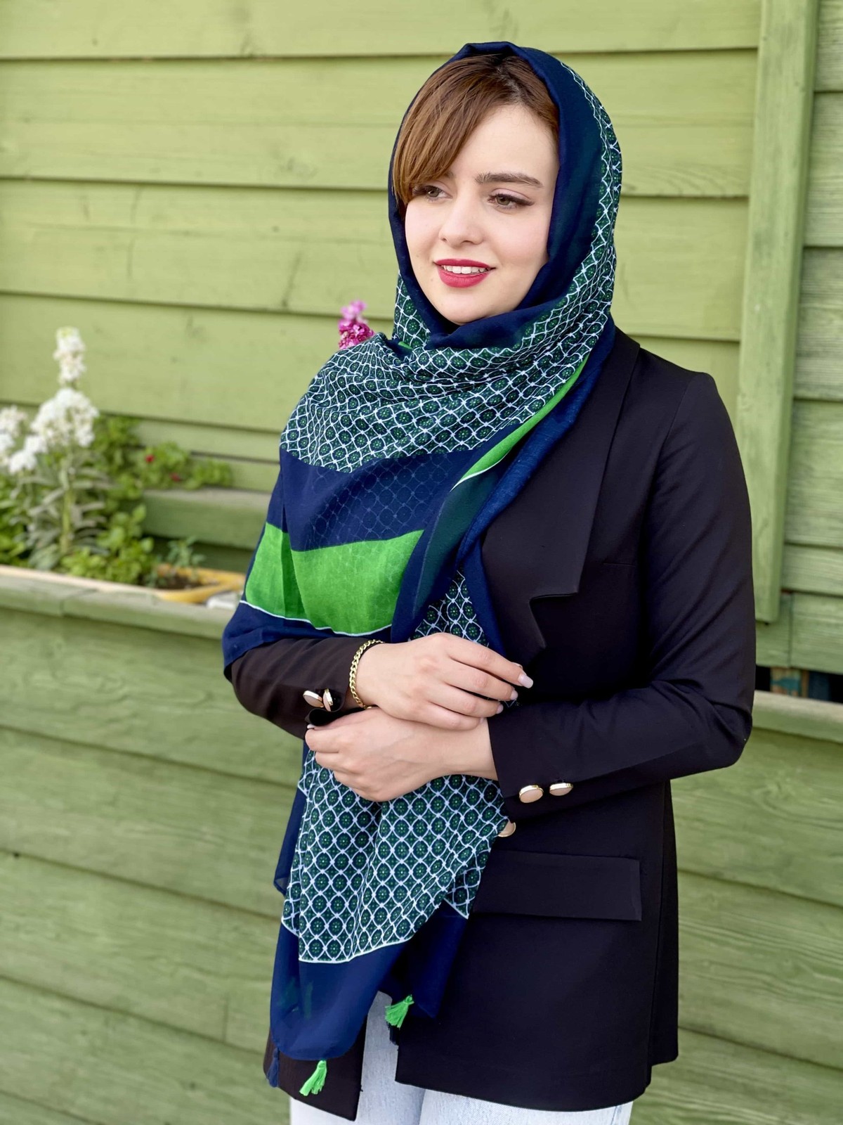 شال سورمه ای طرحدار TRF