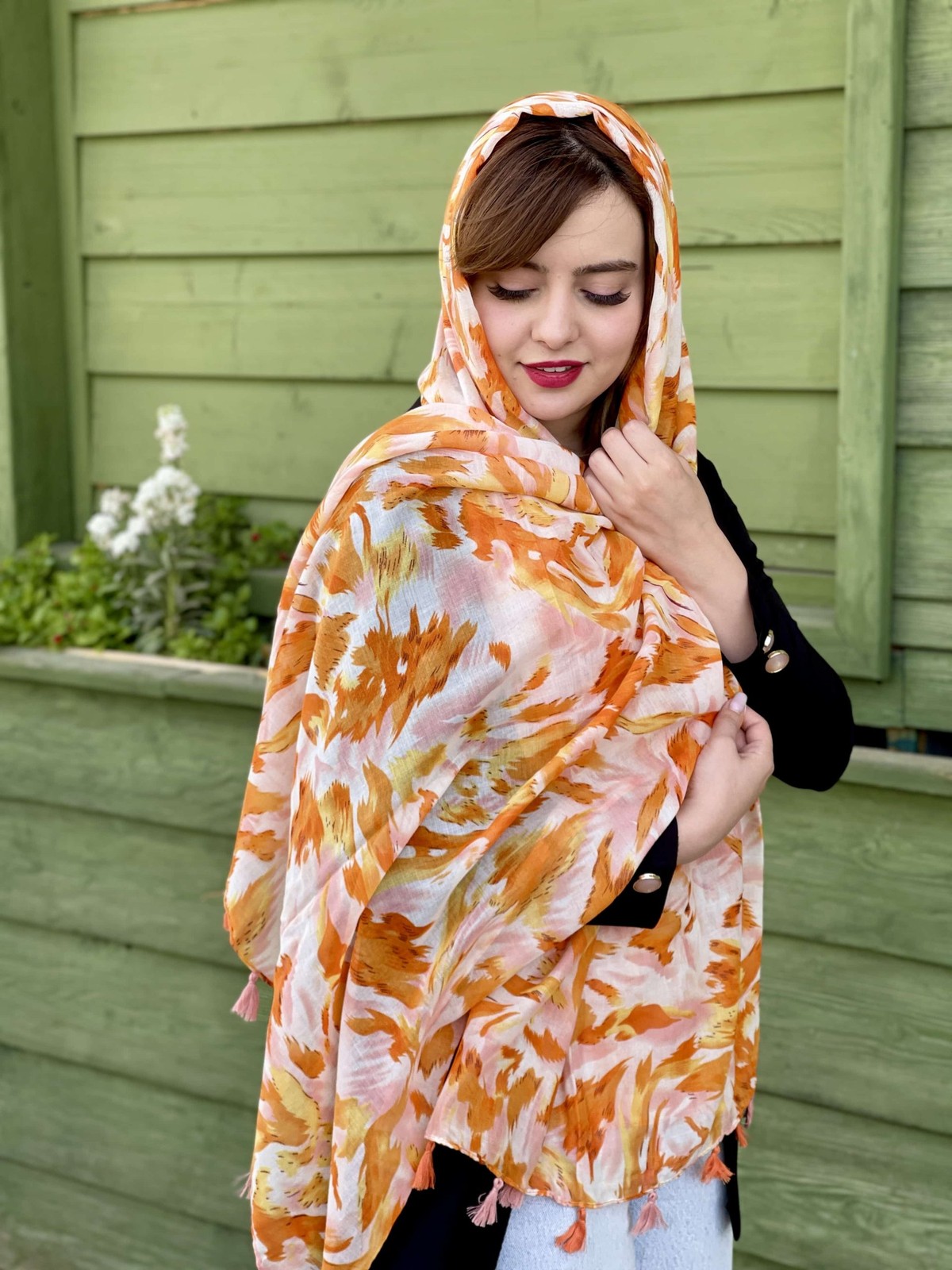 شال طرحدار نارنجی TRF
